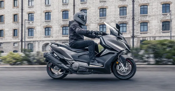 Maxi Scooter AK PREMIUM 550 Kymco 0
