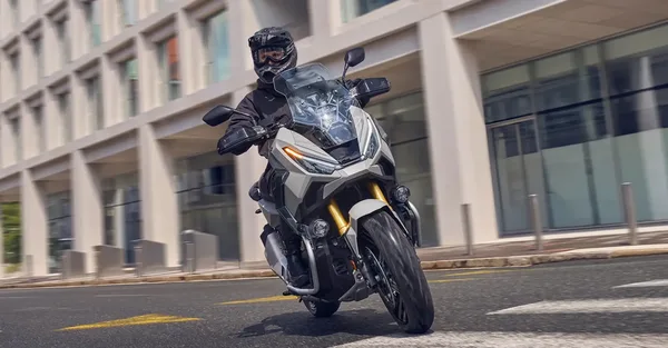 Maxi scooter X ADV 745 Honda 0