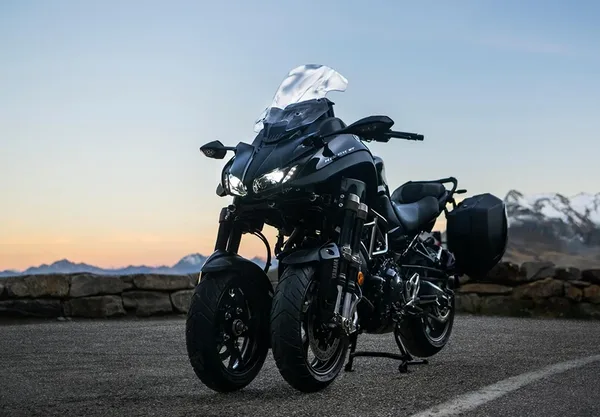 Moto 3 Roues Niken GT Yamaha 12