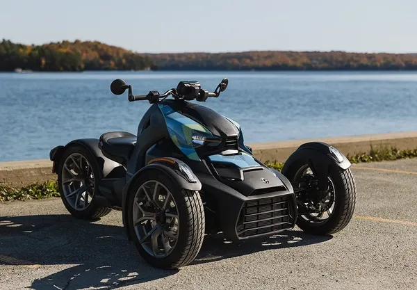 Moto 3 roues Can Am Ryker 16