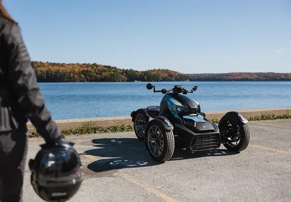 Moto 3 roues Can Am Ryker 18