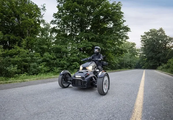 Moto 3 roues Can Am Ryker 21