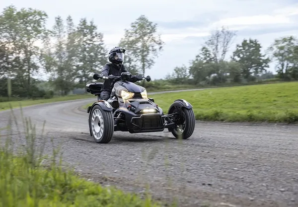 Moto 3 roues Can Am Ryker 22