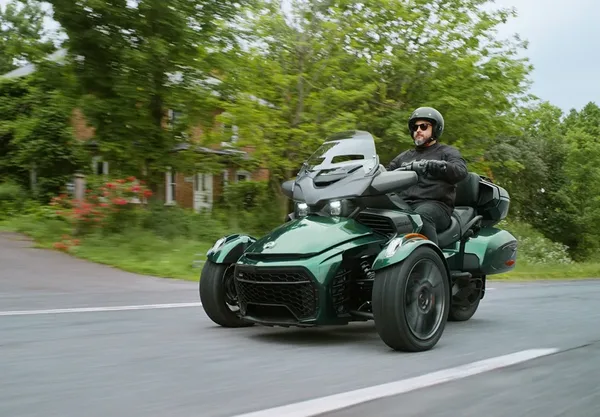 Moto 3 roues Can Am Sider RT 13