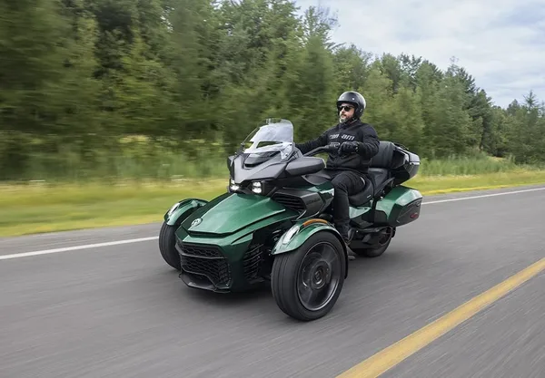 Moto 3 roues Can Am Sider RT 16