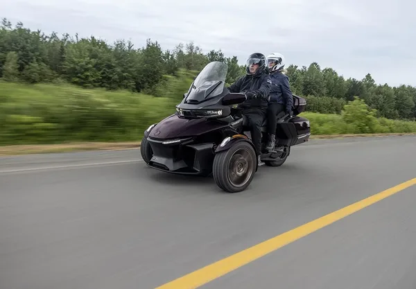 Moto 3 roues Can Am Sider RT 18