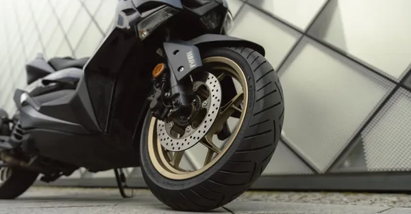 Pneus scooter 3 roues 0