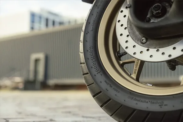 Pneus scooter 3 roues 2