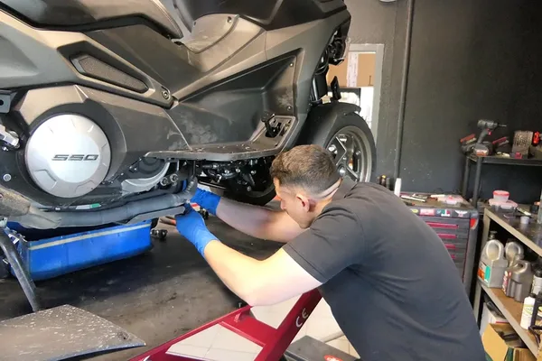 Revision scooter 3 roues Kymco CV3 2