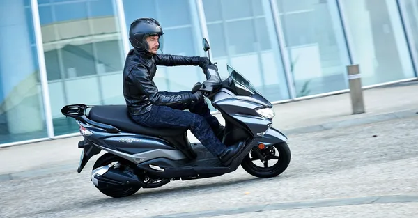 Scooter 125 Burgman Suzuki 0