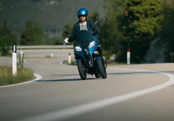 Scooter 3 roue MP3 310 Sport Piaggo 15