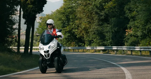 Scooter 3 roues Piaggo MP 310 5