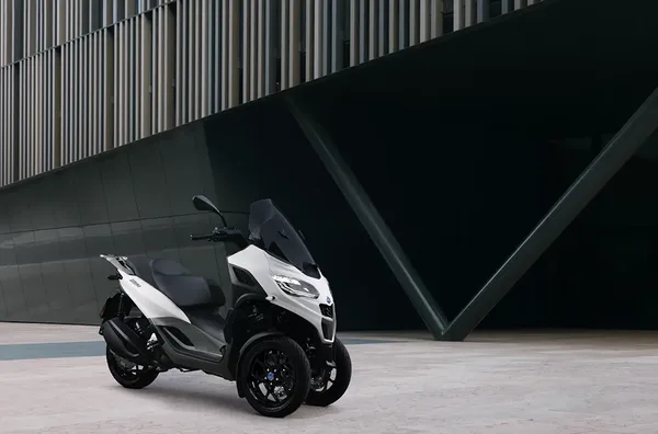 Scooter 3 roues Piaggo MP3 310 2