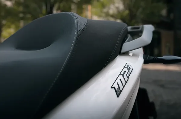 Scooter 3 roues Piaggo MP3 310 8