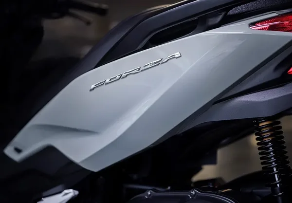 Scooter Forza GT 125 Honda 27