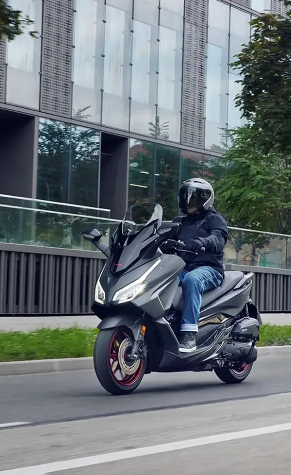 Scooter Forza GT 125 Honda 3