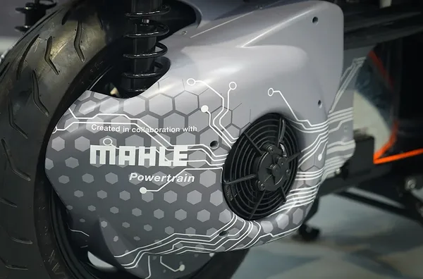 Scooter électrique trois roues WMC300 E White Motorcycle Concepts 5