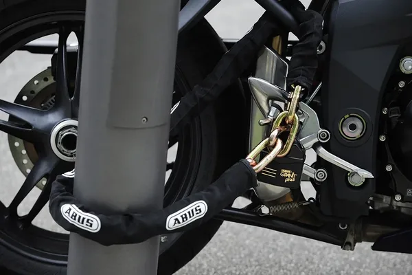 Vol scooter 3 roues 2