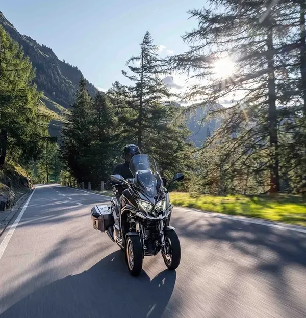 Scooter 3 roues kymco cv3 col left