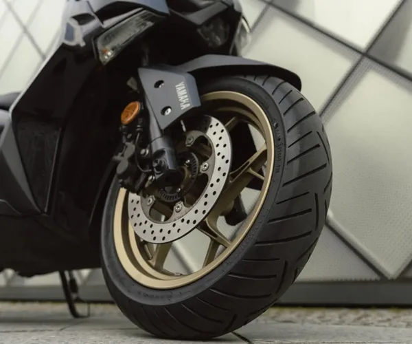 Pneus scooter 3 roues 0