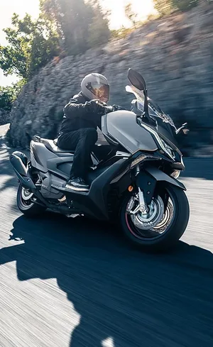 Maxi Scooter AK PREMIUM 550 Kymco 3