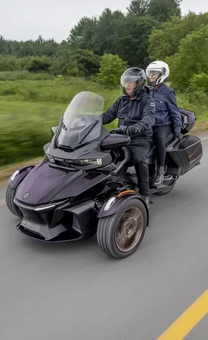 Moto 3 roues Can Am Sider RT 4