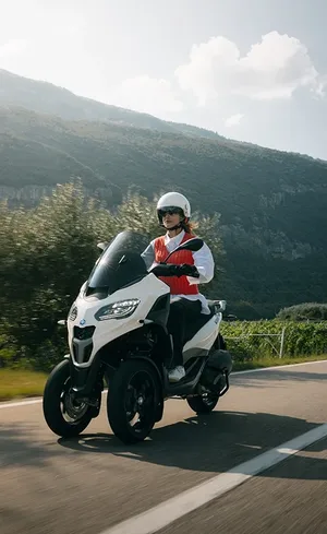 Scooter 3 roues Piaggo MP 310 1