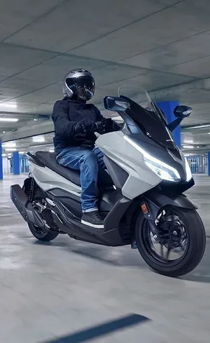 Scooter Forza GT 125 Honda 4