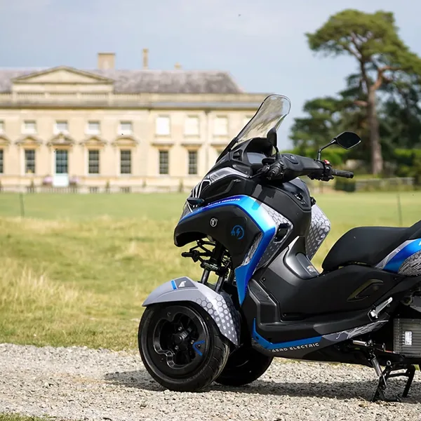 Scooter électrique trois roues WMC300 E White Motorcycle Concepts 0